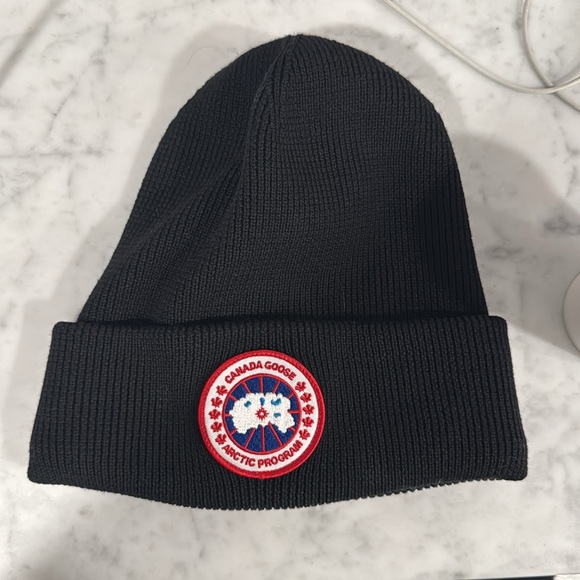 Canada goose arctic disc touque beanie hat - Picture 7 of 7